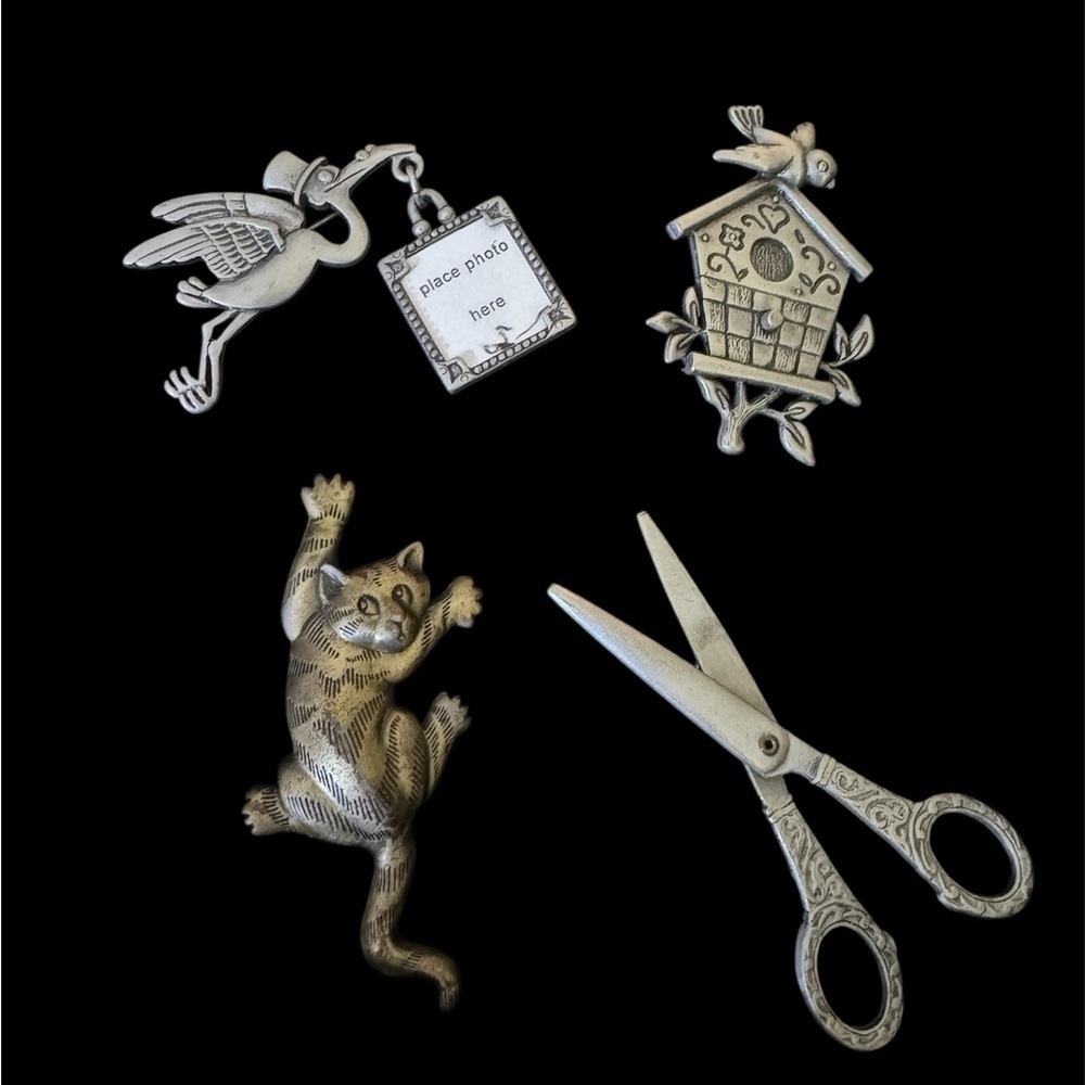 JJ Vintage Silver-Tone Brooch Set
